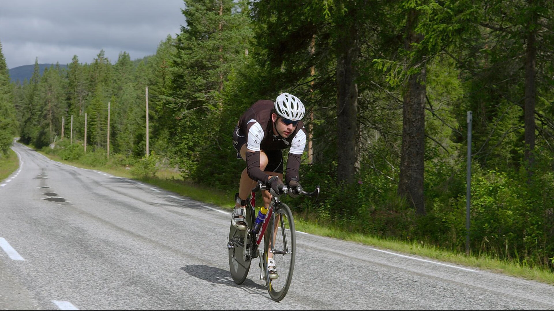 季后赛之夜,西亚卡姆关键战不手软,猛龙脊梁的无声宣言
