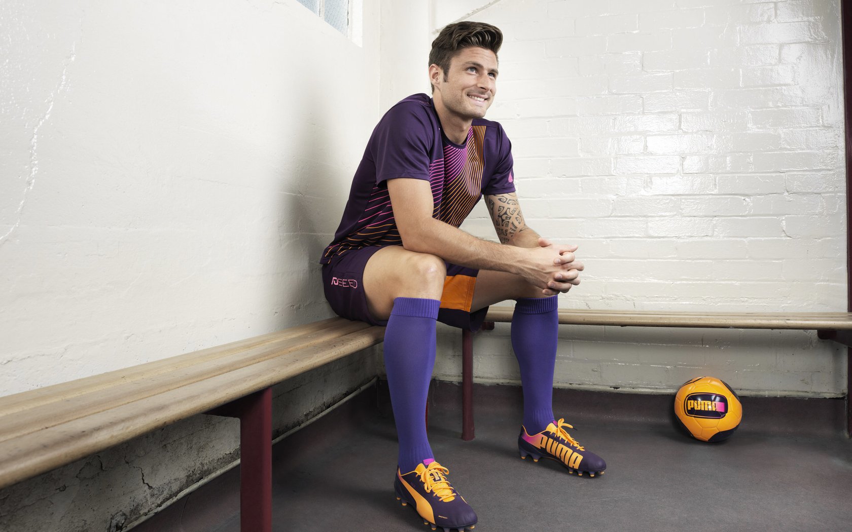 绿茵场与乒乓台的双重奏,法国队轻取英格兰,梁靖崑状态火热展现竞技之美